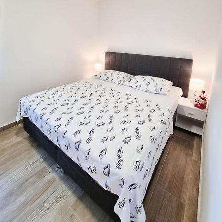 Apartment Ane 2 Tisno Zewnętrze zdjęcie